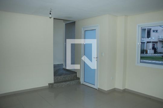 Sala de casa de condomínio para alugar com 3 quartos, 202m² em Jardim Rebelato, Cotia