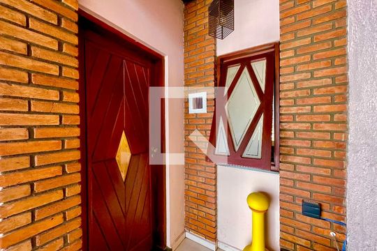 Hall de entrada de casa à venda com 2 quartos, 118m² em Vila Galvão, Guarulhos