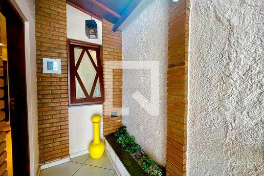 Hall de entrada de casa à venda com 2 quartos, 118m² em Vila Galvão, Guarulhos