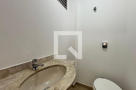 Lavabo de apartamento para alugar com 3 quartos, 145m² em Indianópolis, São Paulo