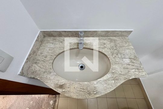 Lavabo de apartamento para alugar com 3 quartos, 145m² em Indianópolis, São Paulo