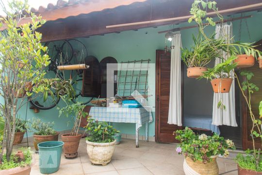 Casa à venda com 3 quartos, 172m² em Jardim Santa Emilia, São Paulo