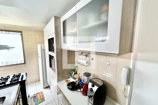 Cozinha de apartamento à venda com 2 quartos, 60m² em Parque Peruche, São Paulo