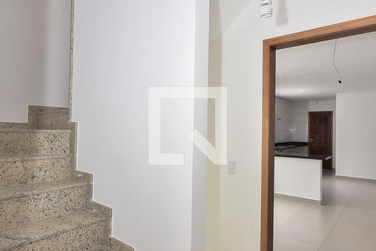 Hall de Entrada de casa para alugar com 3 quartos, 250m² em Parque Monte Alegre, Taboão da Serra