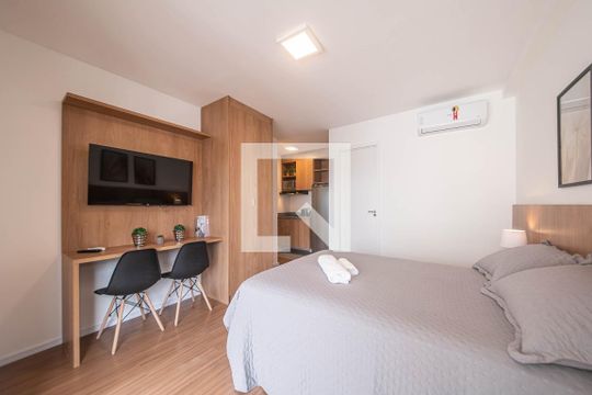 Quarto de kitnet/studio para alugar com 1 quarto, 28m² em Cidade Monções, São Paulo