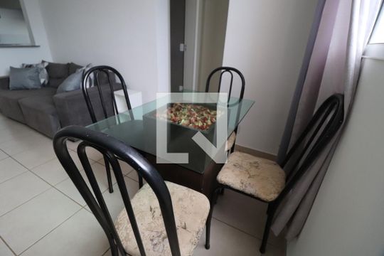 Sala de apartamento para alugar com 2 quartos, 58m² em Presidente Roosevelt, Uberlândia