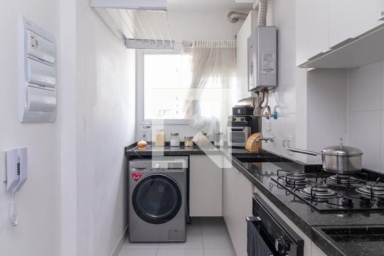 Cozinha de apartamento para alugar com 2 quartos, 63m² em Vila Guilhermina, São Paulo