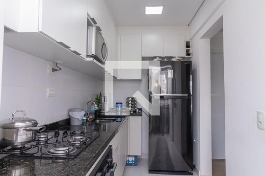 Cozinha de apartamento para alugar com 2 quartos, 63m² em Vila Guilhermina, São Paulo