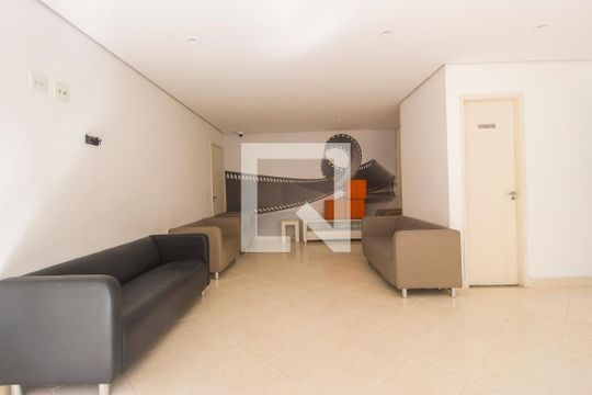 Sala de TV de apartamento à venda com 2 quartos, 58m² em Jardim Tupanci, Barueri