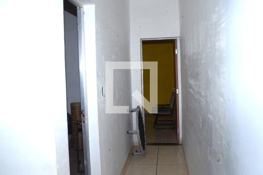 Corredor de casa para alugar com 2 quartos, 65m² em Belmonte, Belo Horizonte