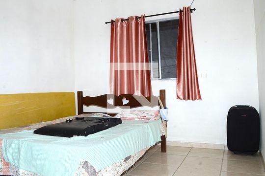 Quarto 1 de casa para alugar com 1 quarto, 70m² em Belmonte, Belo Horizonte