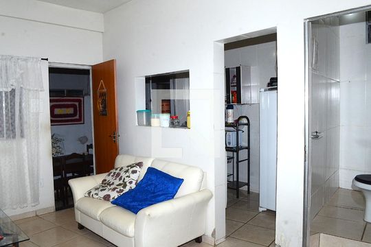 Sala de casa para alugar com 1 quarto, 70m² em Belmonte, Belo Horizonte