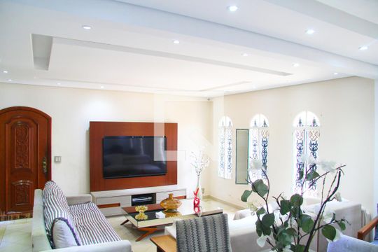 Sala  de casa para alugar com 4 quartos, 260m² em Vila Rosalia, Guarulhos