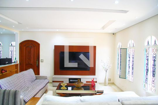 Sala  de casa para alugar com 4 quartos, 260m² em Vila Rosalia, Guarulhos