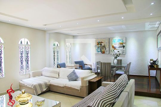 Sala  de casa para alugar com 4 quartos, 260m² em Vila Rosalia, Guarulhos