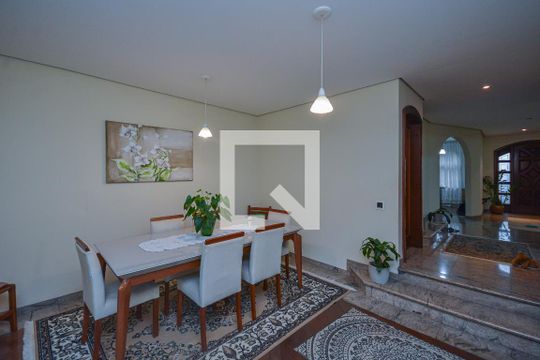 Sala de Jantar de casa à venda com 4 quartos, 350m² em Jardim Teresa, São Paulo