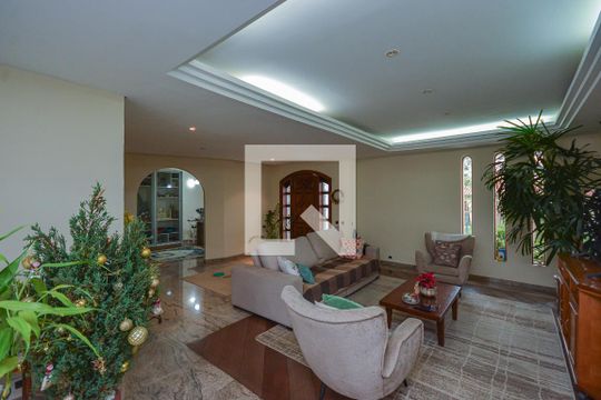 Sala de casa à venda com 4 quartos, 350m² em Jardim Teresa, São Paulo