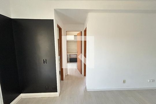 Corredor de apartamento para alugar com 2 quartos, 45m² em Cascadura, Rio de Janeiro