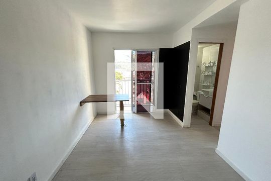 Apartamento para alugar com 2 quartos, 45m² em Cascadura, Rio de Janeiro