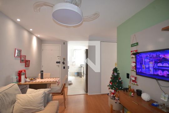 Sala de apartamento para alugar com 2 quartos, 55m² em Madureira, Rio de Janeiro