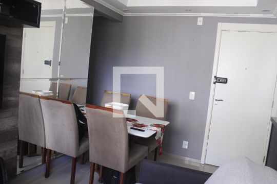 Sala de apartamento à venda com 2 quartos, 44m² em Jardim Gracinda, Guarulhos