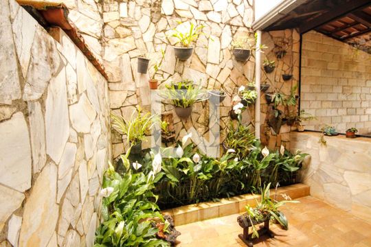 jardim de casa de condomínio à venda com 5 quartos, 315m² em Res Jambreiro, Nova Lima