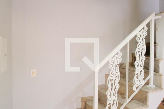 Escada de casa à venda com 3 quartos, 137m² em Penha de França, São Paulo