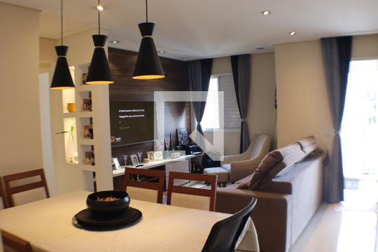 Sala de apartamento à venda com 2 quartos, 74m² em Jardim Tupanci, Barueri