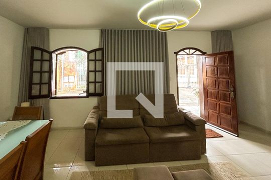 Casa à venda com 6 quartos, 300m² em Planalto, Belo Horizonte