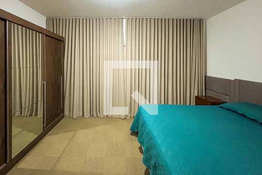 Casa à venda com 6 quartos, 300m² em Planalto, Belo Horizonte