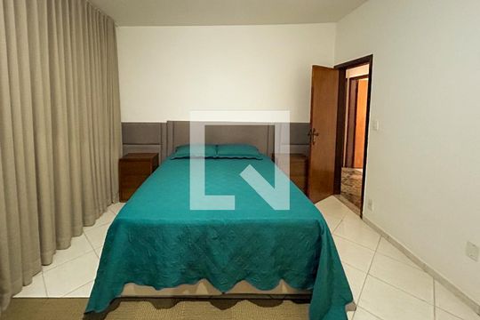 Casa à venda com 6 quartos, 300m² em Planalto, Belo Horizonte