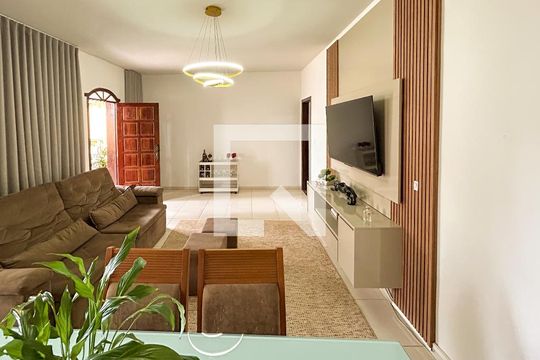 Casa à venda com 6 quartos, 300m² em Planalto, Belo Horizonte