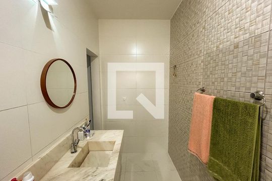 Casa à venda com 6 quartos, 300m² em Planalto, Belo Horizonte