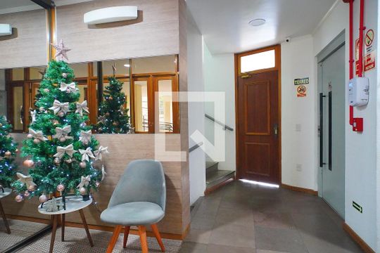 Hall de entrada de apartamento para alugar com 2 quartos, 95m² em Chácara das Pedras, Porto Alegre