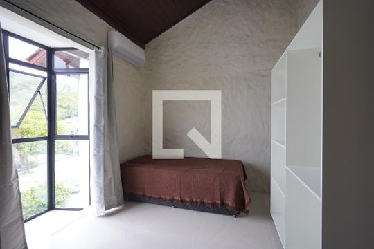 Quarto 1 de apartamento para alugar com 2 quartos, 73m² em Ponta das Canas, Florianópolis