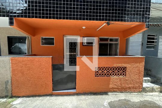 Fachada de casa à venda com 1 quarto, 40m² em Inhaúma, Rio de Janeiro