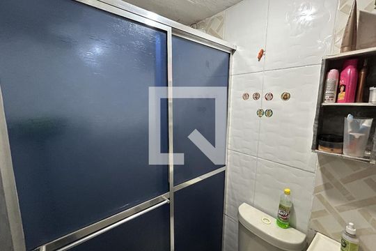 Banheiro de casa à venda com 1 quarto, 40m² em Inhaúma, Rio de Janeiro
