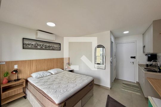 Quarto   de kitnet/studio para alugar com 0 quarto, 28m² em Campo Belo, São Paulo