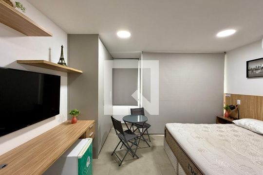 Quarto   de kitnet/studio para alugar com 0 quarto, 28m² em Campo Belo, São Paulo