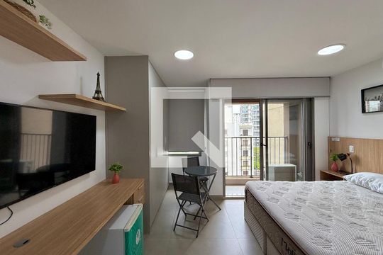Quarto   de kitnet/studio para alugar com 0 quarto, 28m² em Campo Belo, São Paulo