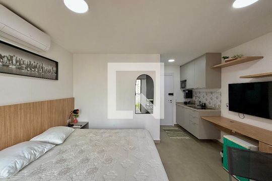 Quarto   de kitnet/studio para alugar com 0 quarto, 28m² em Campo Belo, São Paulo