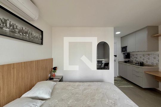 Quarto   de kitnet/studio para alugar com 0 quarto, 28m² em Campo Belo, São Paulo