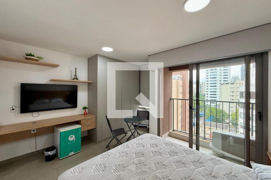 Quarto   de kitnet/studio para alugar com 0 quarto, 28m² em Campo Belo, São Paulo