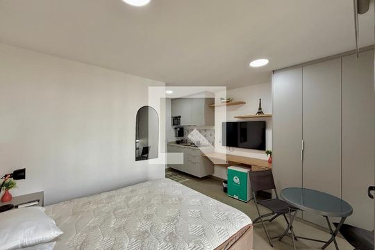 Quarto   de kitnet/studio para alugar com 0 quarto, 28m² em Campo Belo, São Paulo