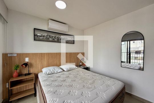 Quarto   de kitnet/studio para alugar com 0 quarto, 28m² em Campo Belo, São Paulo