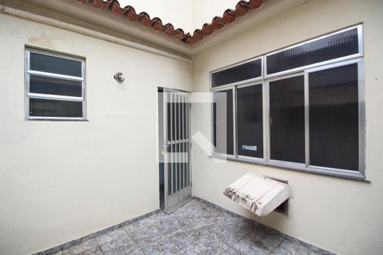 Antessala dos Quartos - Área Externa de casa para alugar com 3 quartos, 175m² em Taquara, Rio de Janeiro
