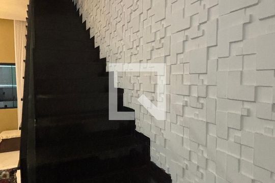 Escada de casa à venda com 4 quartos, 225m² em Vila Alzira, Santo André