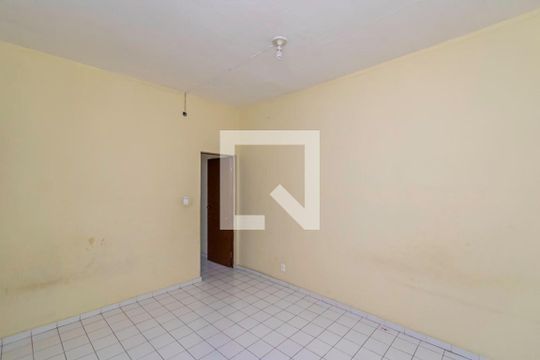 Quarto de casa para alugar com 1 quarto, 50m² em Vigário Geral, Rio de Janeiro