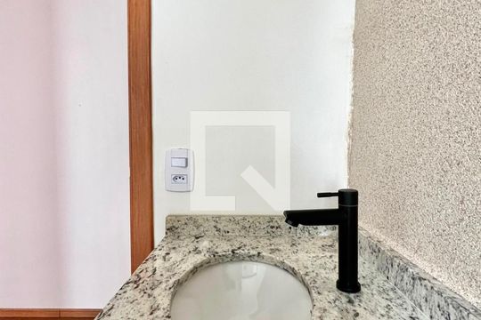 Banheiro de apartamento à venda com 2 quartos, 55m² em Jardim Guarani, Campinas