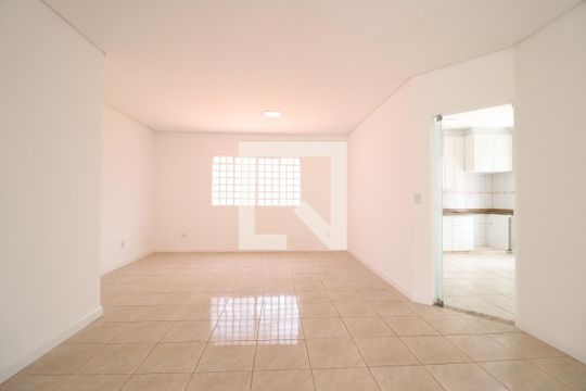 Sala de casa para alugar com 3 quartos, 210m² em Jardim Karaíba, Uberlândia